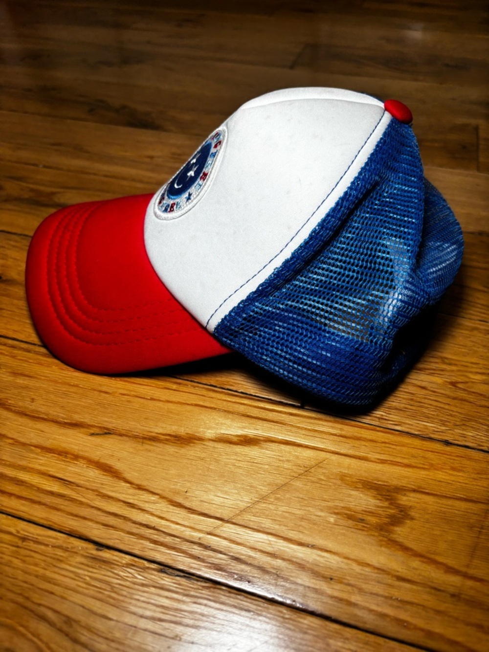 Feeling Free Patriotic Trucker Hat Red White Blue Smiley Cap - Picture 2 of 2